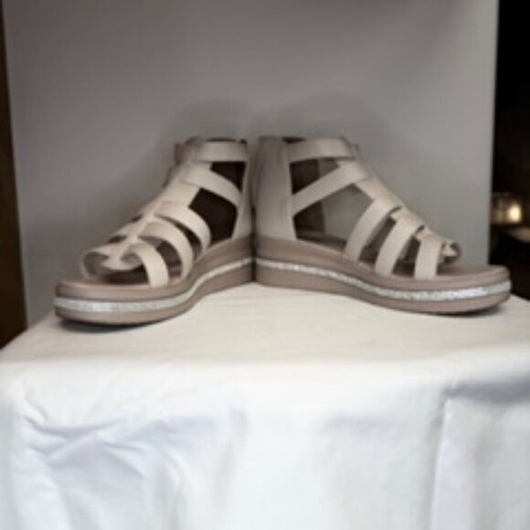 Light Pink Strappy Sandals w Back Zip 41/9.5 - Picture 8 of 8